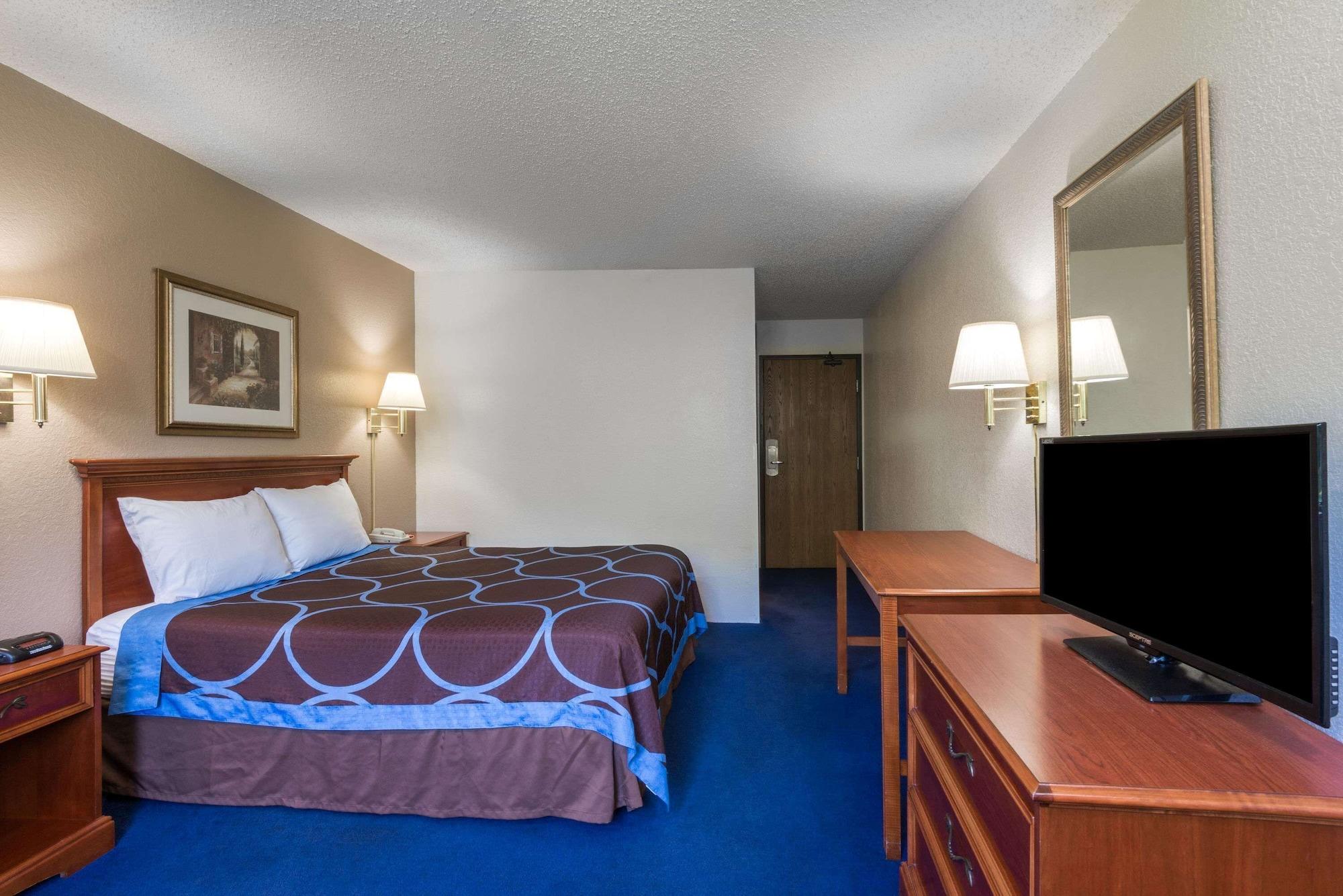 Hotel Super 8 By Wyndham Delmont Zewnętrze zdjęcie