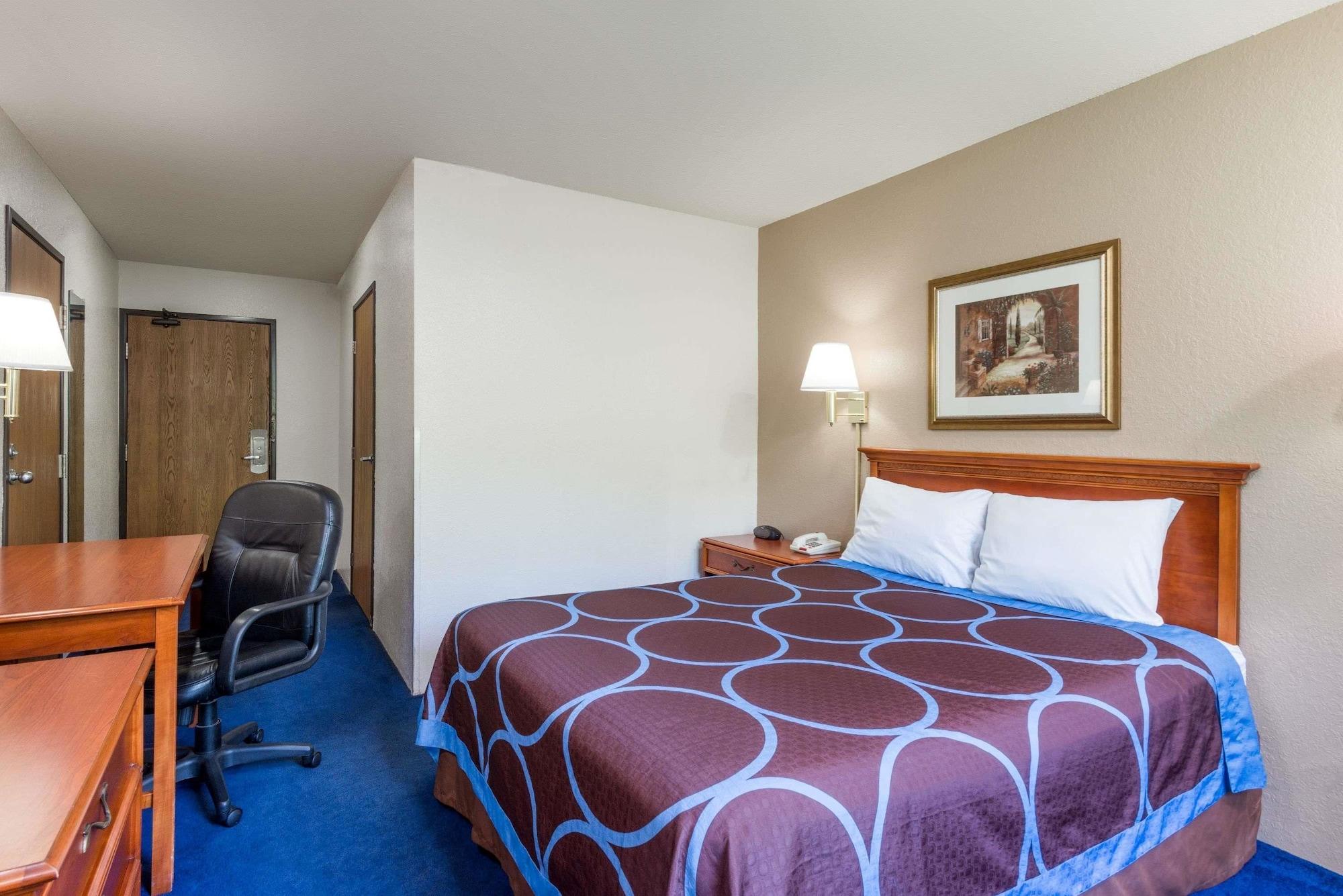 Hotel Super 8 By Wyndham Delmont Zewnętrze zdjęcie