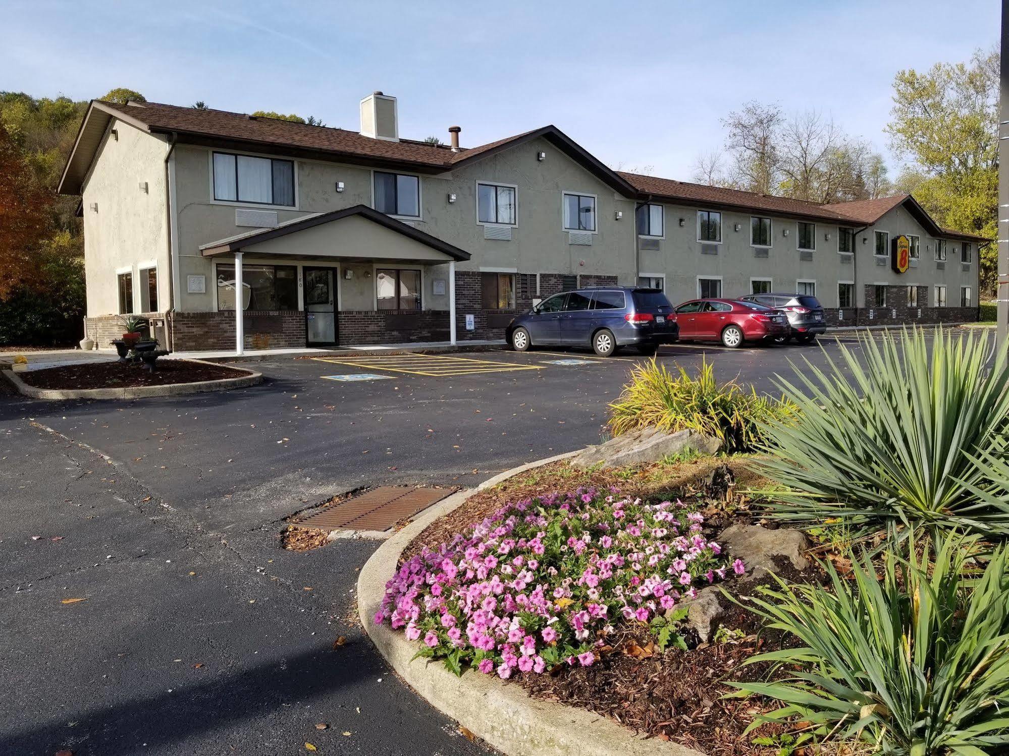 Hotel Super 8 By Wyndham Delmont Zewnętrze zdjęcie
